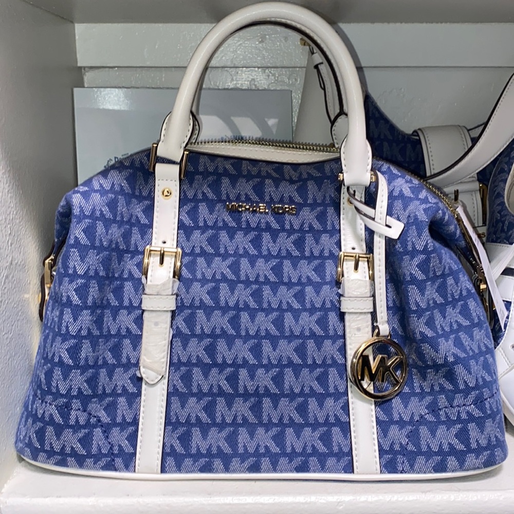 MICHEAL Micheal Kors bag, made in Vietnam, retail ≈$500, offers are welcomed.